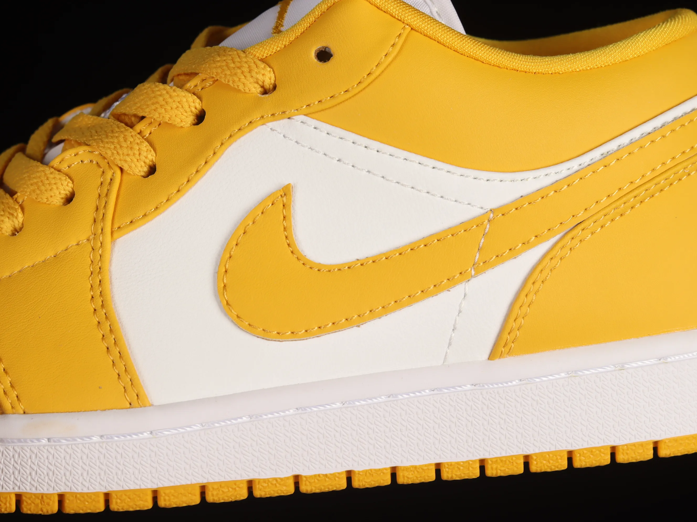 All categories Air Jordan Jordan series basketball shoes Air Jordan 1 Low Z version Air Jordan 1 Low AJ1 Joe 1 white and yellow low-top cultural and leisure sports sneakers 553558-171